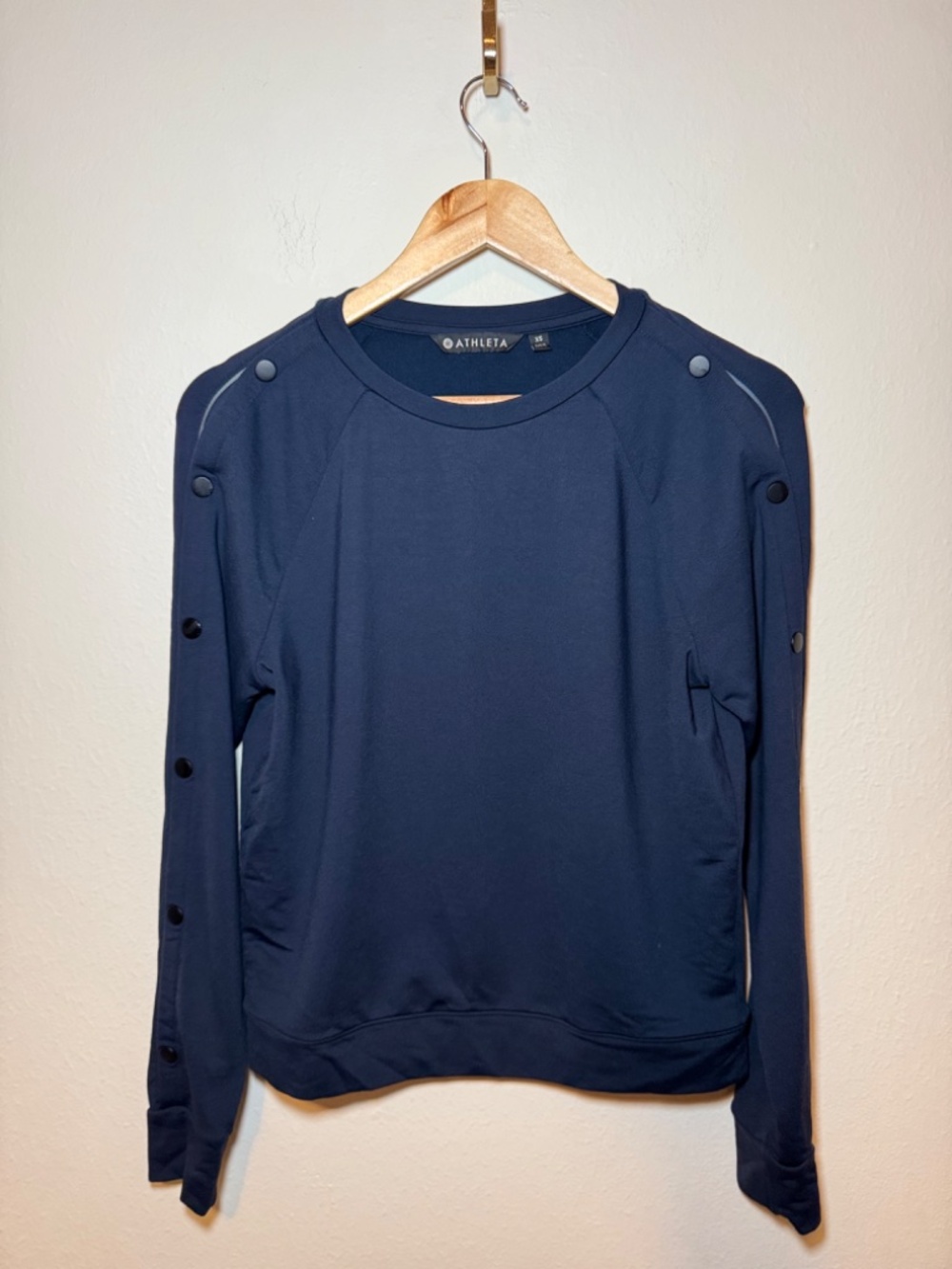 Athleta Snappy Sweatshirt XS Navy Snap Sleeve Athleisure Pullover Top - Picture 2 of 4